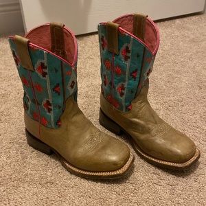 Cowgirls boot with handmade embroidery
